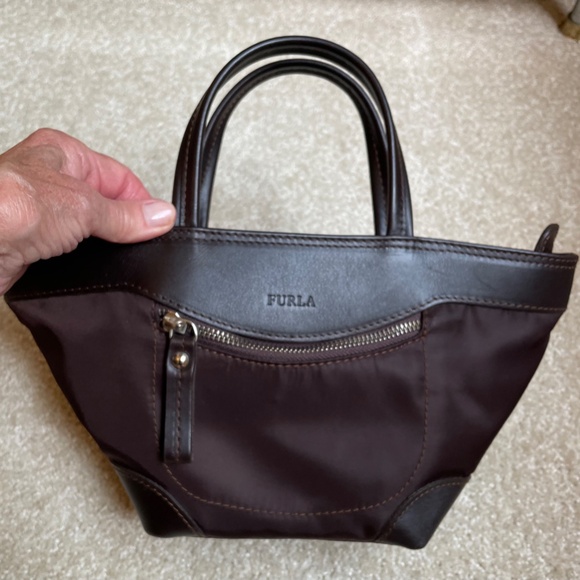 Beautiful Vintage Dark Brown Furla Handbag made in Italy - Picture 2 of 13